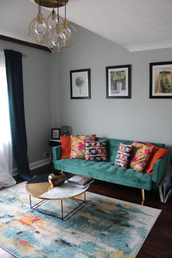 Beautiful Apartment In Guildford With Parking Send ภายนอก รูปภาพ