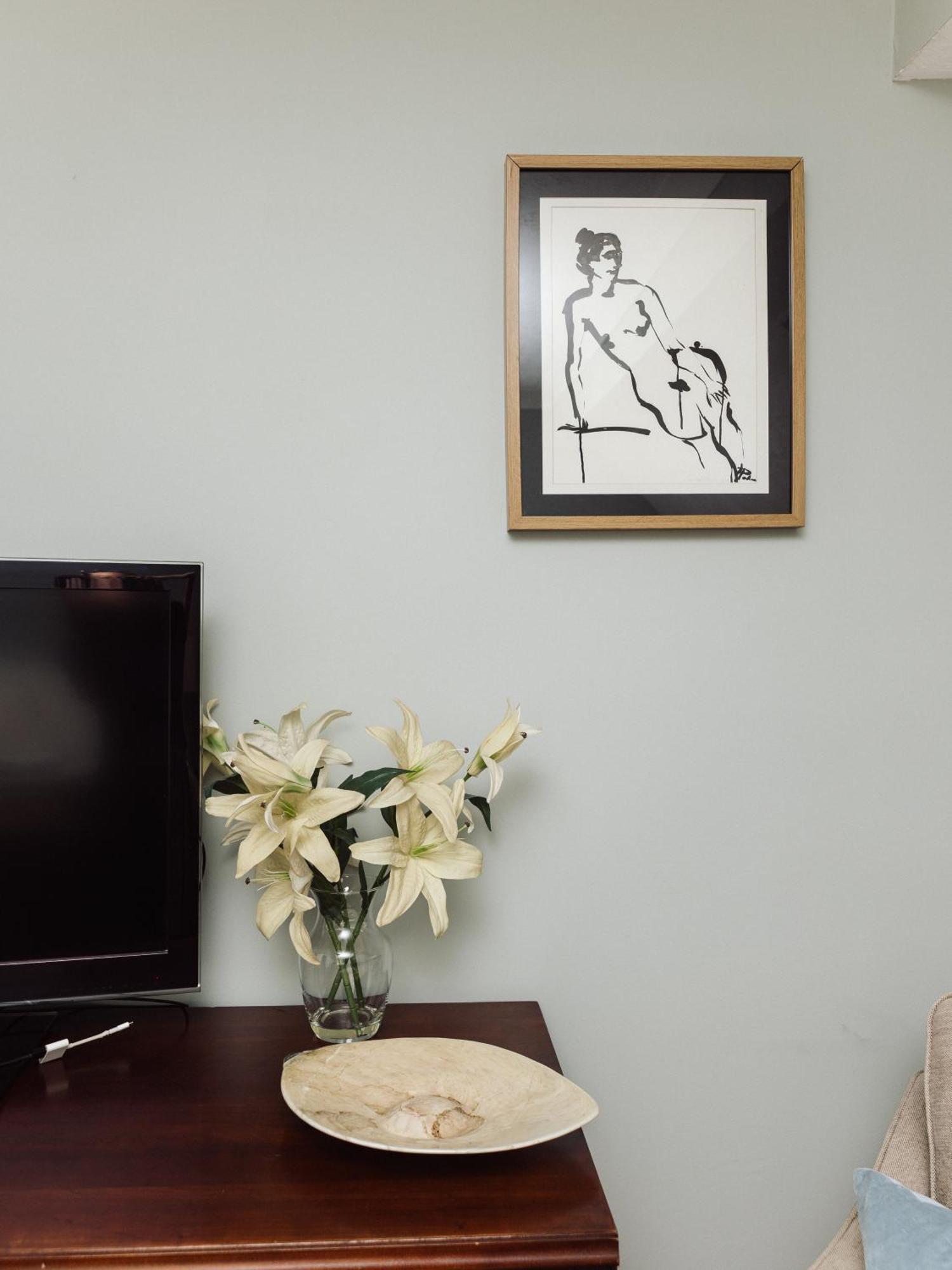 Beautiful Apartment In Guildford With Parking Send ภายนอก รูปภาพ