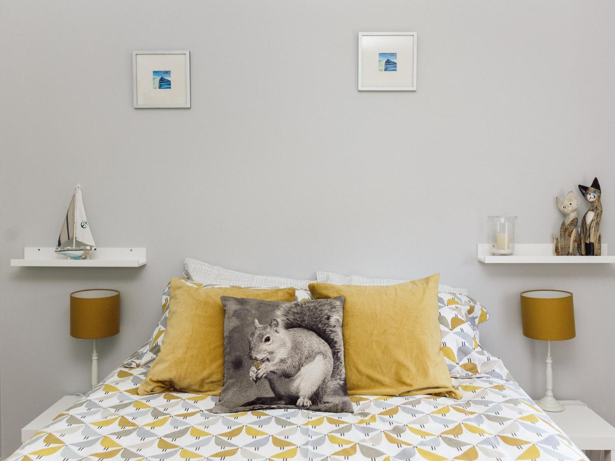 Beautiful Apartment In Guildford With Parking Send ภายนอก รูปภาพ