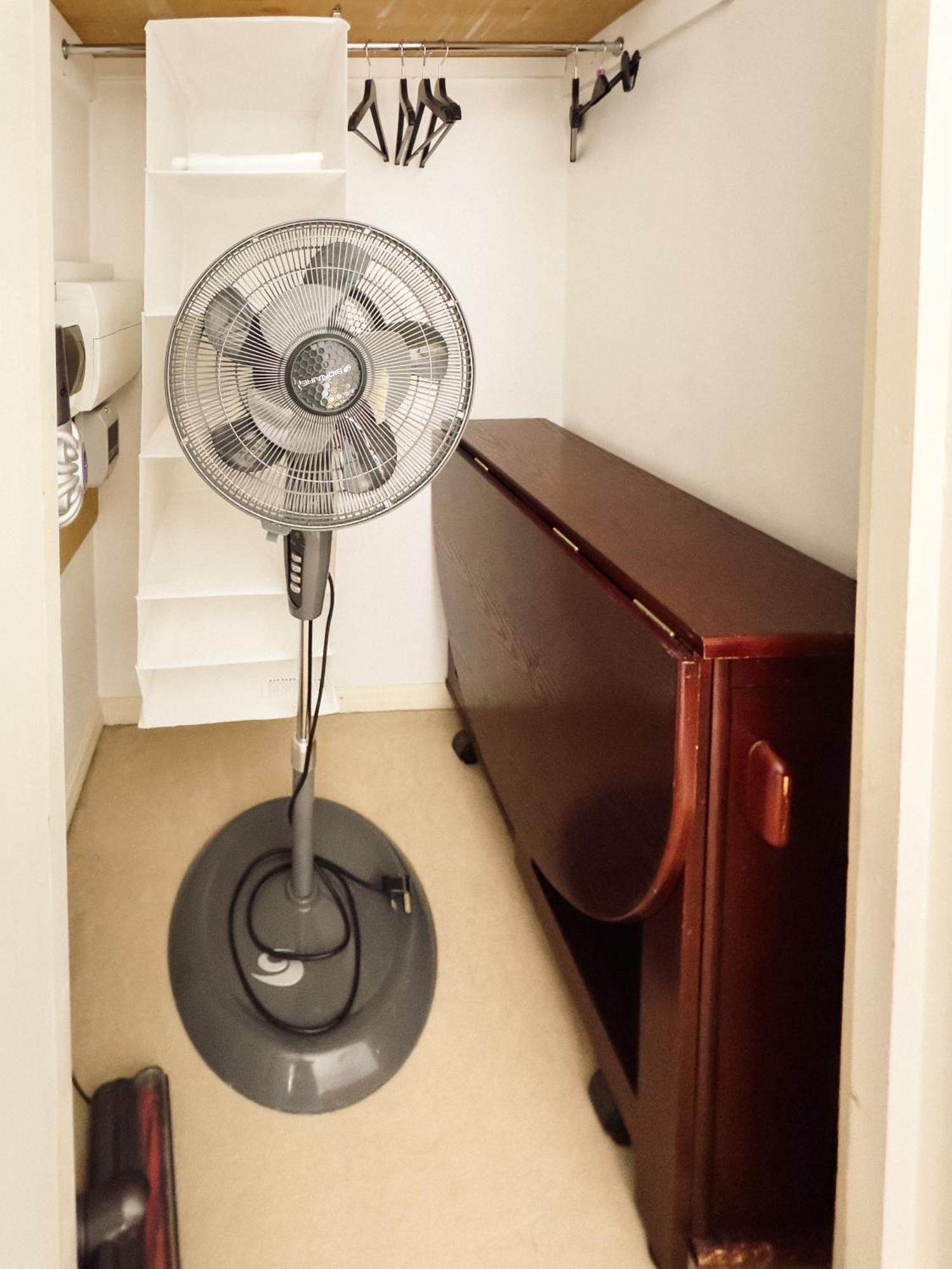 Beautiful Apartment In Guildford With Parking Send ภายนอก รูปภาพ