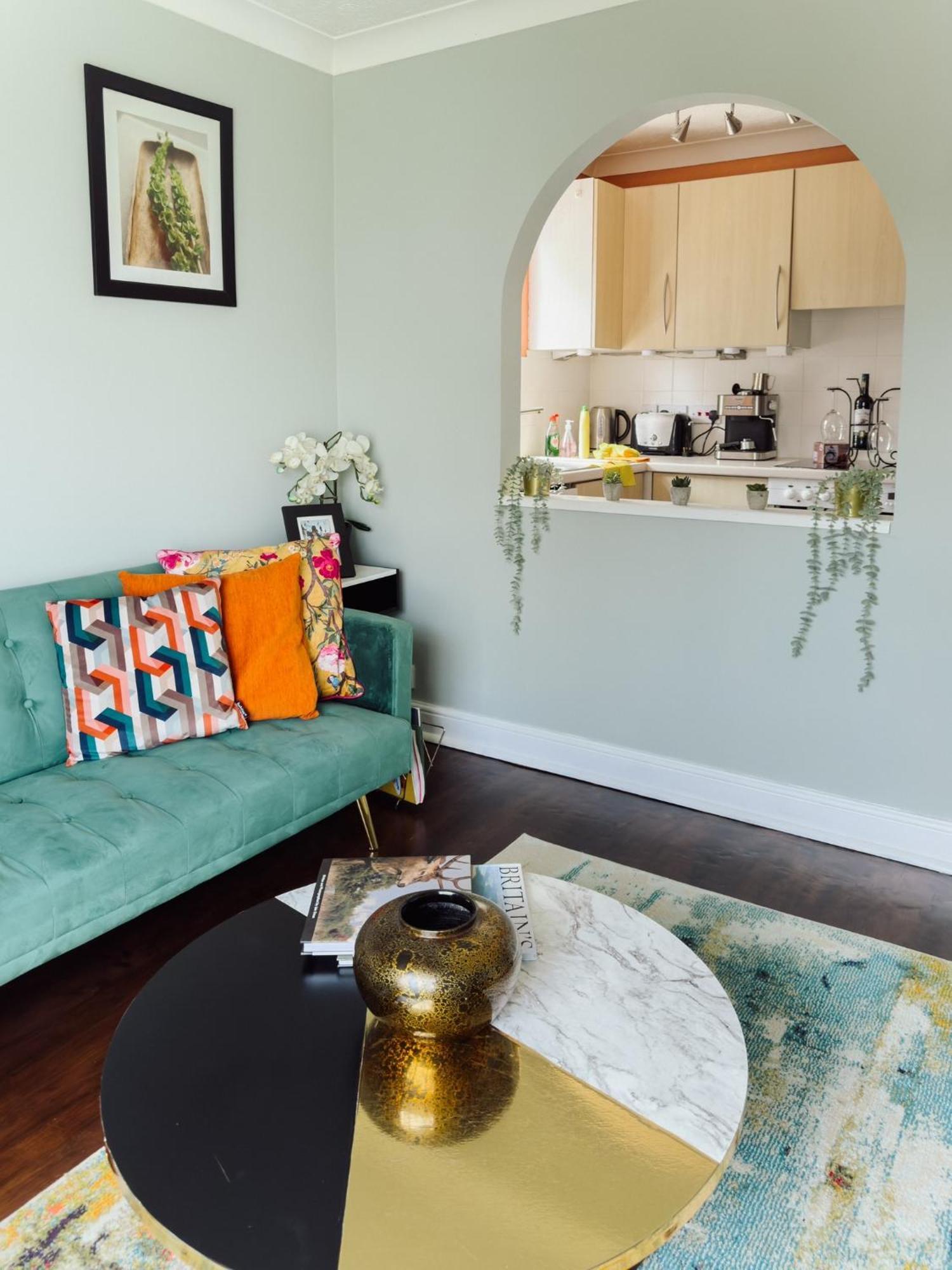 Beautiful Apartment In Guildford With Parking Send ภายนอก รูปภาพ